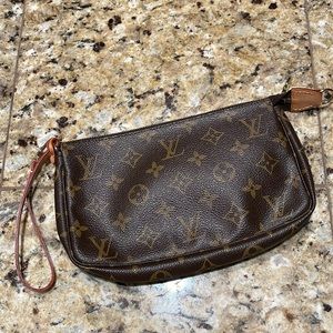 Louis Vuitton pochette
